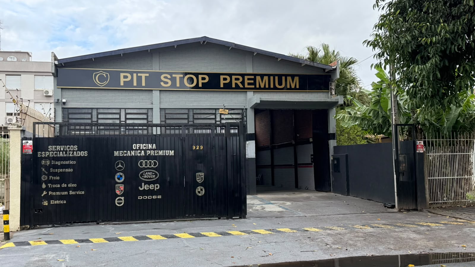 Fachada da Pit Stop Premium em Porto Alegre